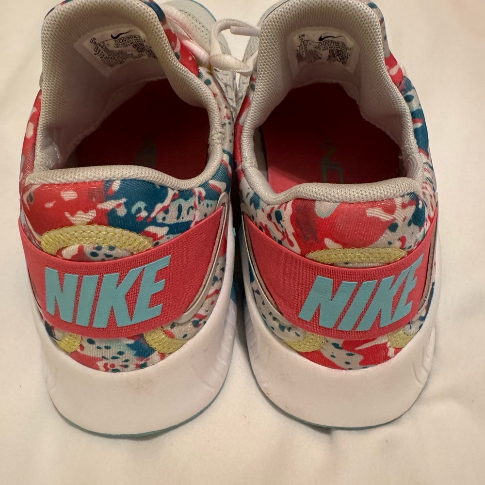 Women’s Nike Free Metcon 4 Graffiti Graphics Sz 9